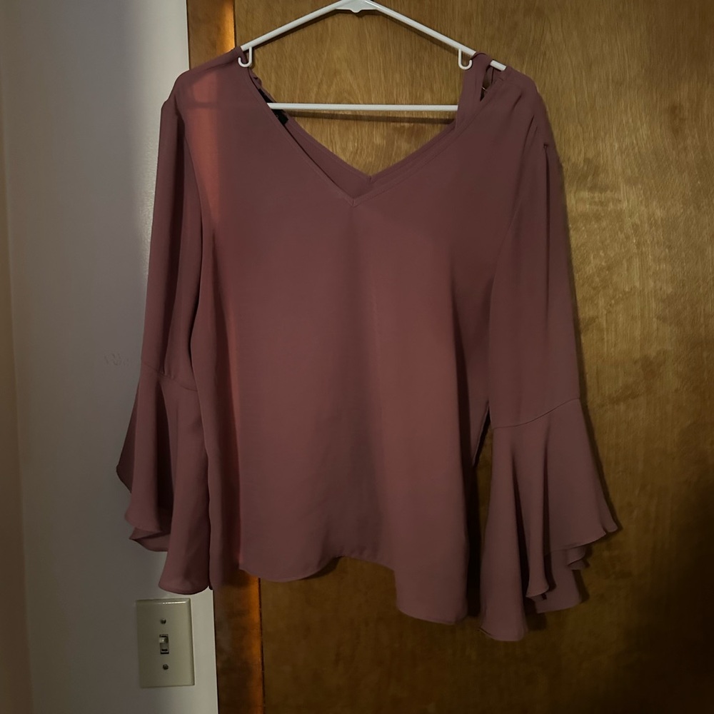 A. Byer bell sleeves top in dusty rose